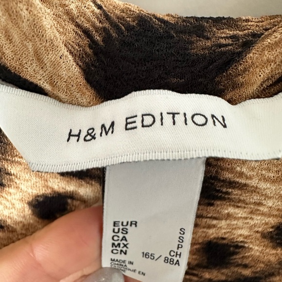Leopard print H&M edition top NWOT - Picture 4 of 5